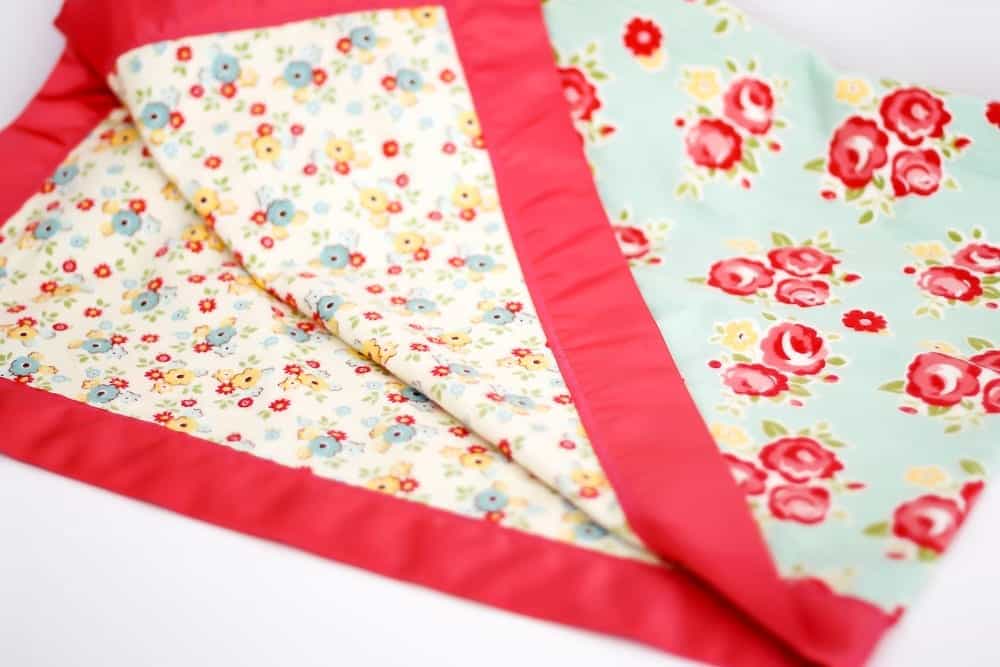 How-to-sew-a-flannel-baby-blanket-with-satin-blanket-binding-coral-and-co