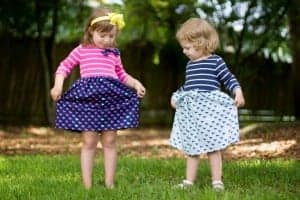 DIY T-shirt dress pattern and tutorial with two bow options. Perfect for Derby Day. By Coral and Co.