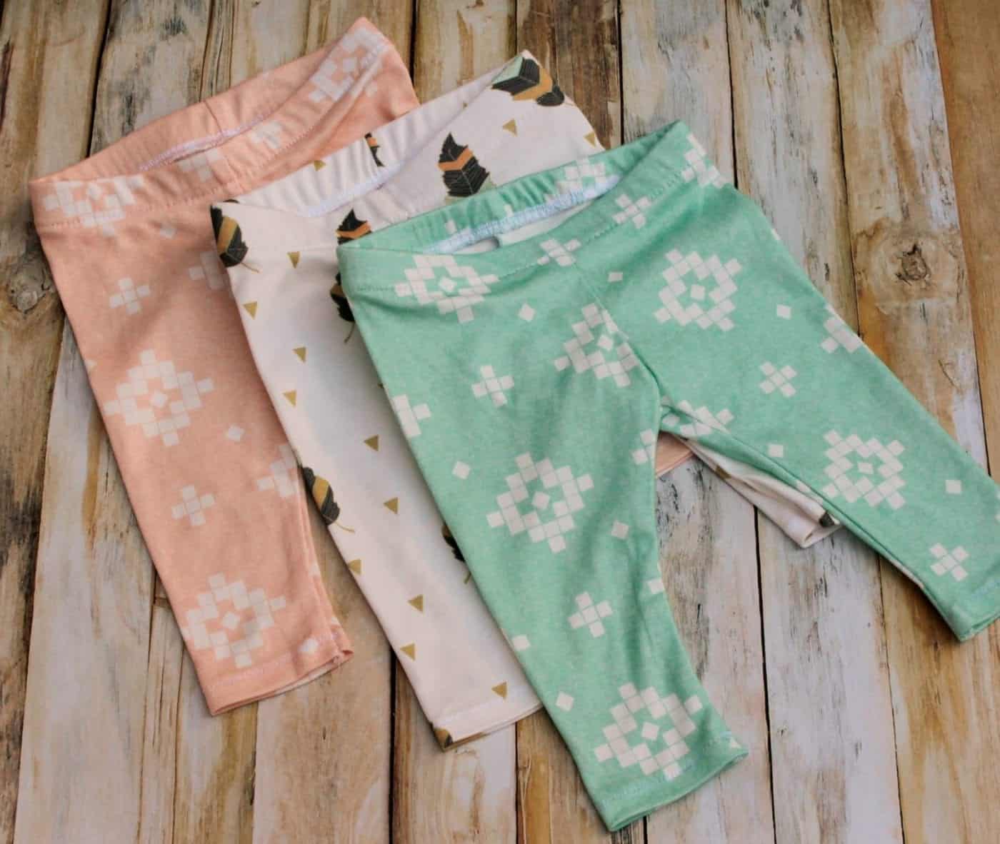 Free baby leggings sewing pattern. Sewing for baby shower gifts. Easy Baby DIY for any occasion made by Coral and co.