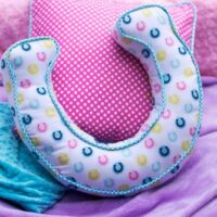 Horse-shoe-pillow-pattern