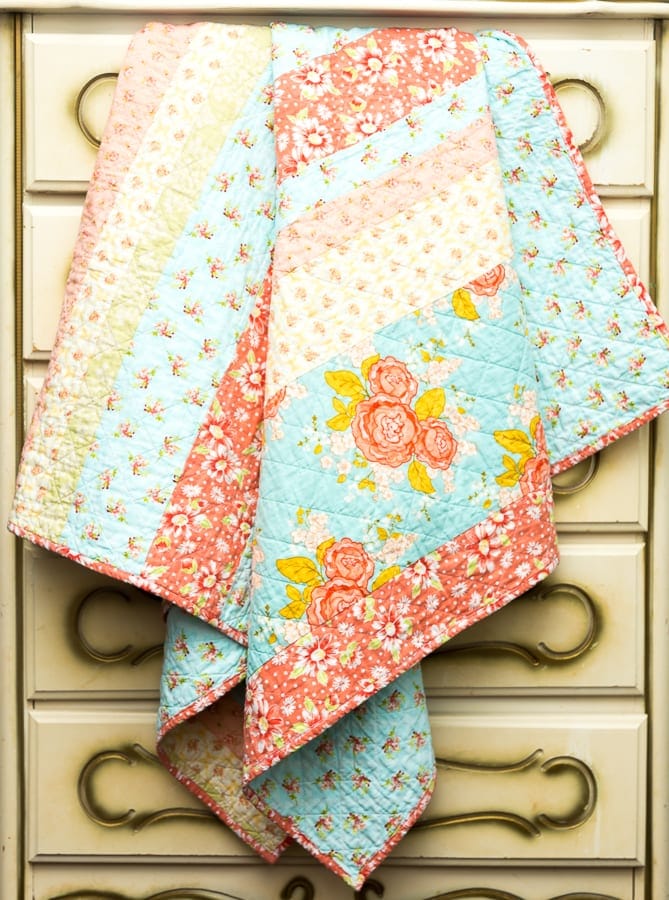 scrappy-shabby-chic--strip-quilt