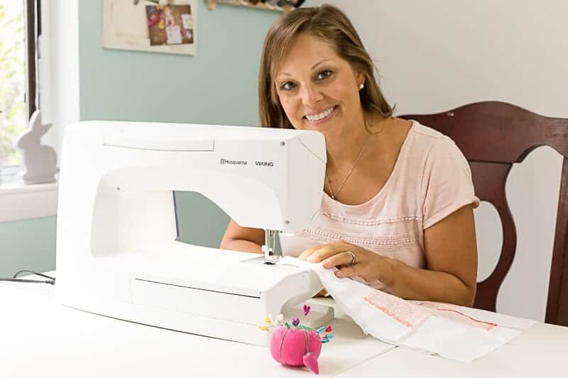 girl-sewing-on-viking-sapphire-965q-sewing-machine