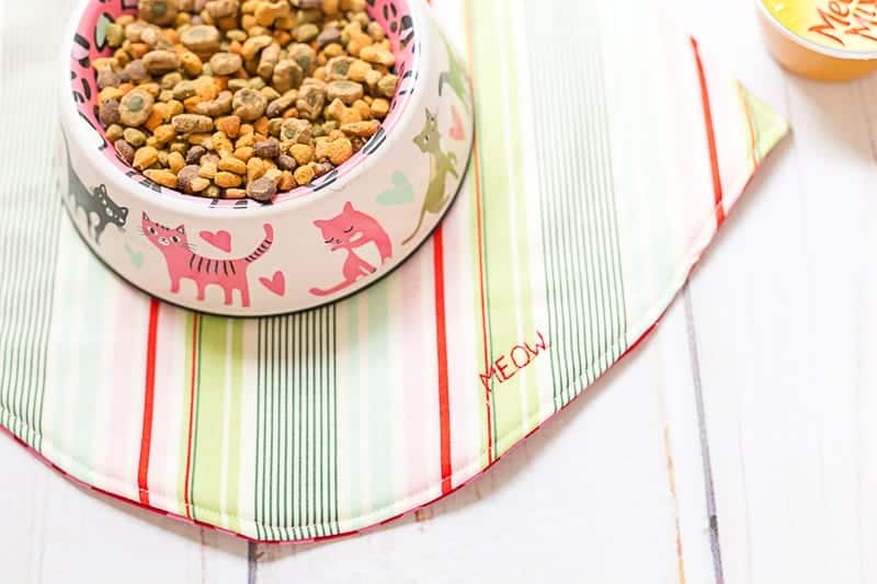 DIY-fish-cat-food-mat-sew-for-cat-coral-and-co