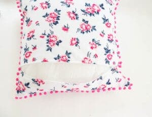 pom-pom-pillow-tutorial