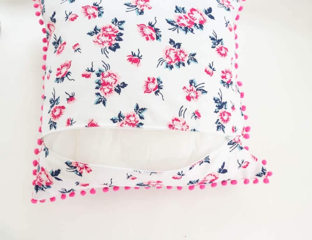 pom-pom-pillow-tutorial