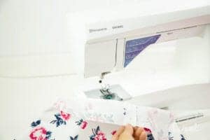 sew-zipper-into-pillow-backl