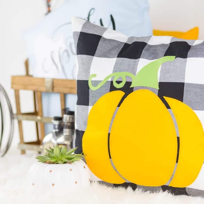 diy-halloween-pumpkin-pillow