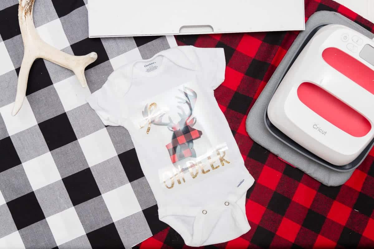 cricut-christmas-onesie