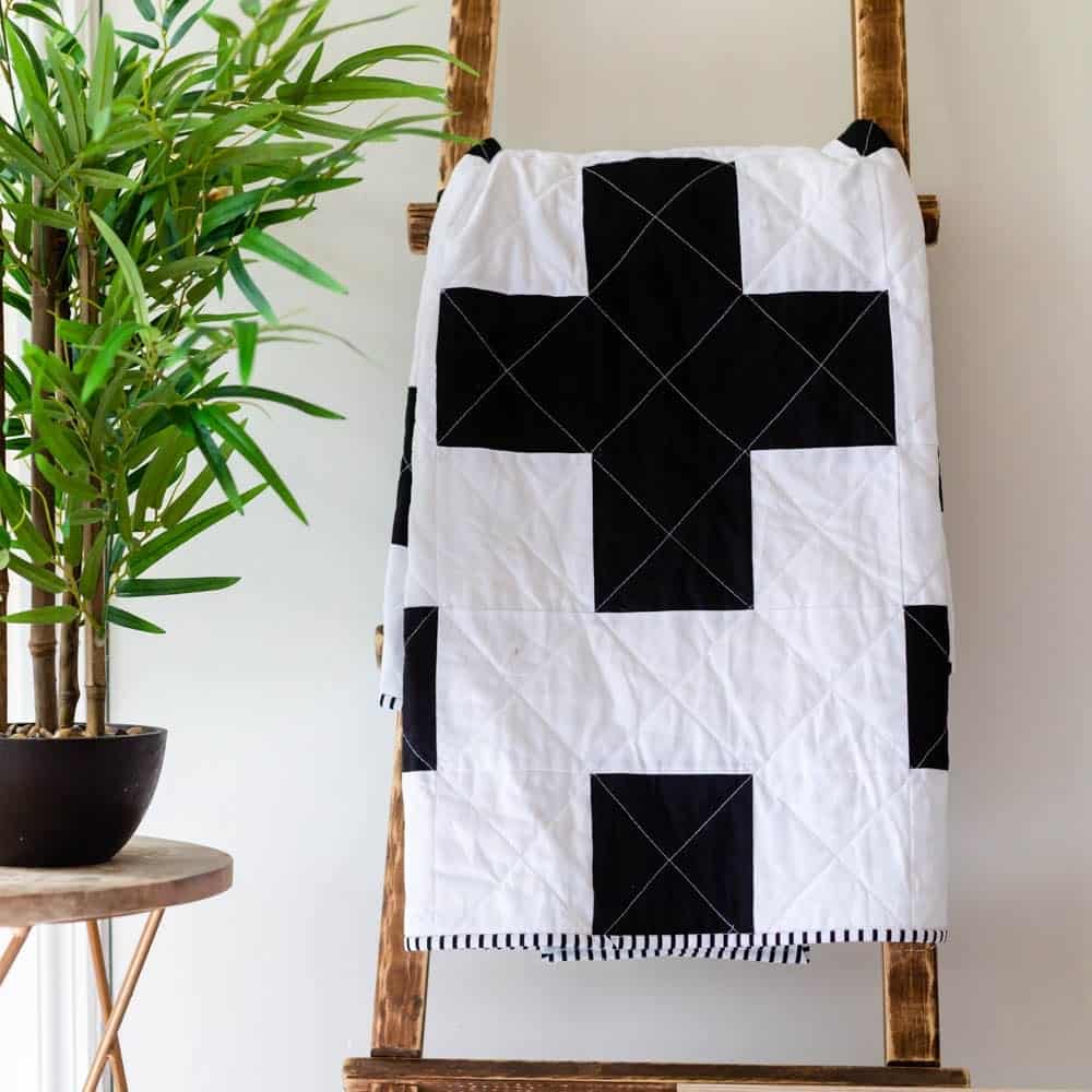 modern-black-and-white-quilt